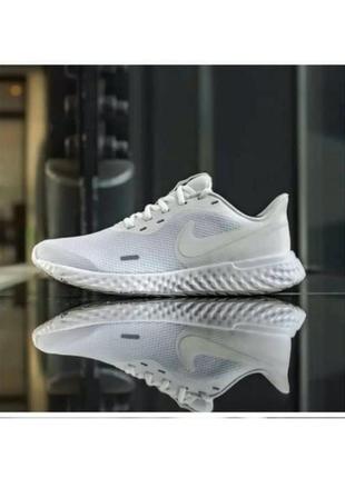 Білі літні текстильні кросівки 38-39 розмір nike revolution.