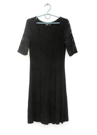Трикотажное платье с короткими кружевными рукавами