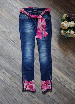 Красиві жіночі джинси із замочками і вставками тканини розмір 28/29