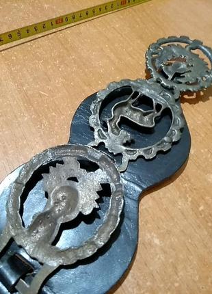 Rabbie burns. лутунные медальоны. часть парадной упряжи для лошадей. на толстой...