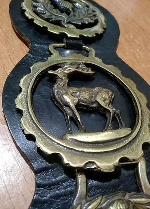 Rabbie burns. лутунные медальоны. часть парадной упряжи для лошадей. на толстой...