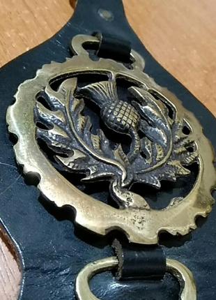 Rabbie burns. лутунные медальоны. часть парадной упряжи для лошадей. на толстой...