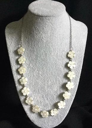 Новое колье , резной перламутр "цветы"
