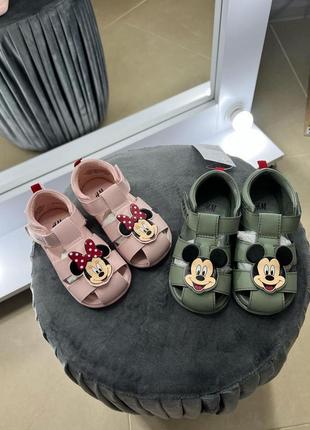 Босоніжки на найменших😍h&m