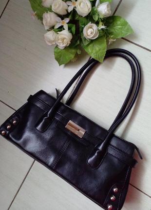 Небольшая вместительная сумочка