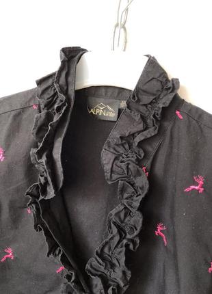 Баварская блузка чёрная с вышитыми оленями5 фото