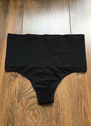 Трусики victoria's secret чорні безшовні тонги з стягуючим ефектом