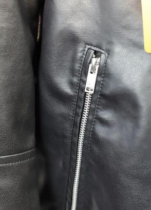 Куртка кожанная косуха кожанка длинная свободного кроя с бахромой черная весна лето5 фото