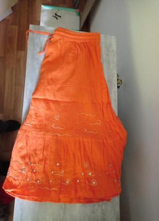 Яскрава індійська спідничка на літо