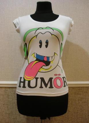 Трикотажна футболка з написами і принтом