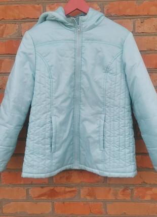 Демисезонная куртка с капюшоном