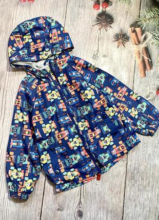 Класна куртка в машинці