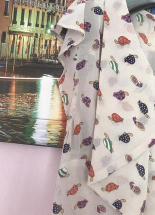 Блуза с рюшами с ракушками и улитками3 фото