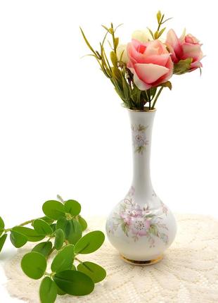 Фарфоровая ваза на один цветок1 фото