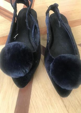 Туфлі-босоніжки reserved