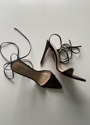 Туфлі на зав'язках prettylittlething