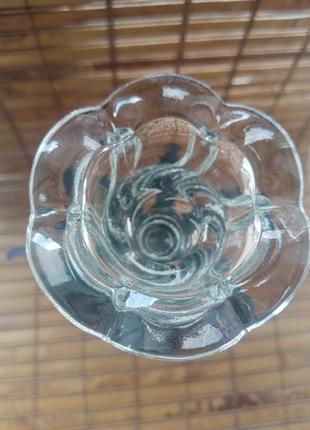 Красивый подсвечник в виде цветка