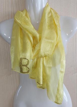 Жовтий легкий шарф зі стразами