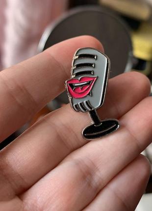 Брошка значок пин