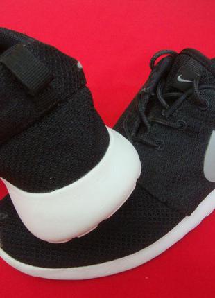 Кроссовки nike roshe  оригинал 39 размер