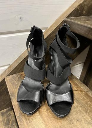 Босоніжки літні