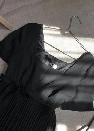 Чорна сукня з спідницею гофре3 фото
