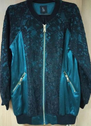 Нарядный бомбер с кружевом.
