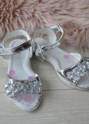 Босоніжки для дівчинки 2