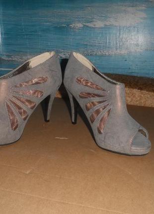 Класні туфлі 37 розмір