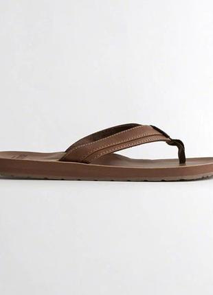 Тапочки hollister vegan leather flip flops3 фото