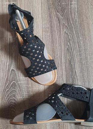 Босоножки чорні cityline