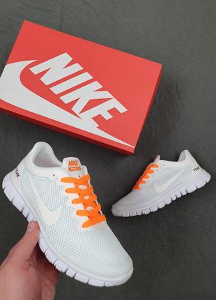 Летние женские кроссовки белого цвета nike free run 3.0 white. мокасины летние женские белые найк6 фото