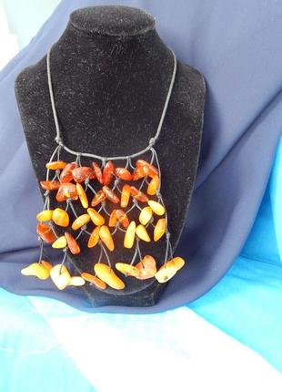 Янтарне намисто бурштин