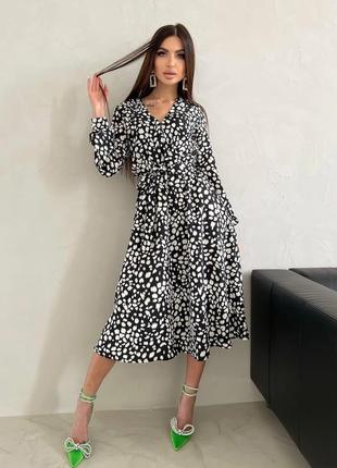 Красивое женское платье актуальный принт