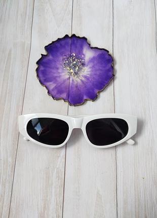 Білі вінтажні окуляри. окуляри сонцезахисні вінтаж