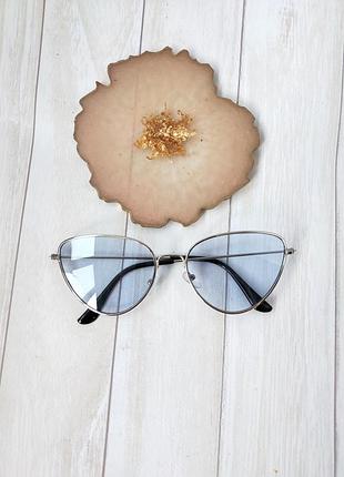 Блакитні окуляри кішечки 💙