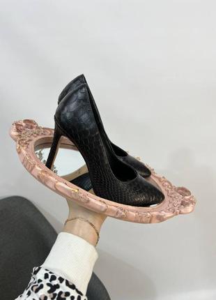 Эксклюзивные туфли лодочки итальянская кожа рептилия черные на шпильке2 фото