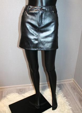 Базовая кожаная мини юбка в стиле рок фестиваль серый металлик5 фото