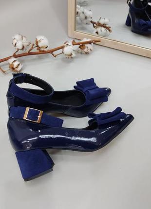 Ексклюзивні туфлі з натуральної італійської шкіри і замша лаку сині4 фото