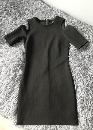 Чорна мінісукня