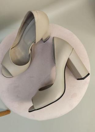 Ексклюзивні туфлі з натуральної італійської шкіри бежеві