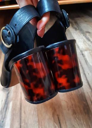 Стильні босоніжки