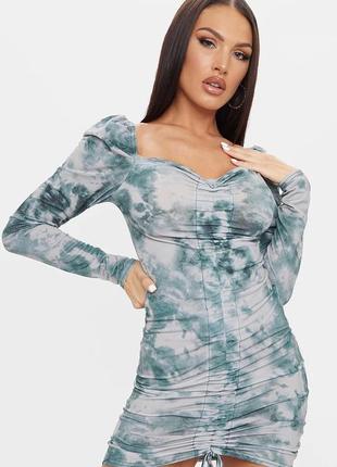 Сукня від prettylittlething в стилі тай дай