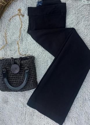 Класні штани з розкльошованим низом