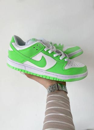 Nike sb dunk light green glow яскраві трендові салатові зелені кросівки найк весна літо осінь салатовые зелёные яркие кроссовки