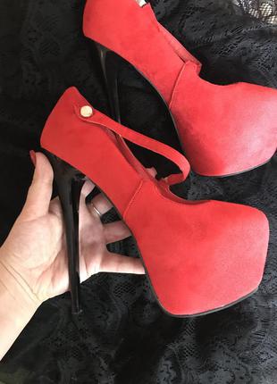 Туфли красные женские на каблуке