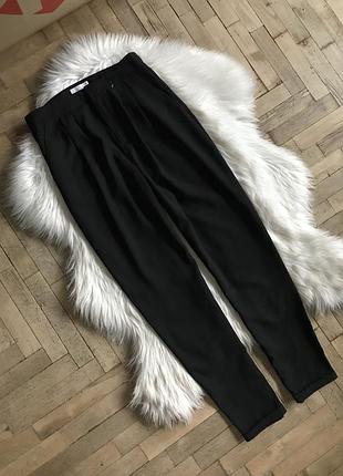 Высокие брюки из крепа gina tricot