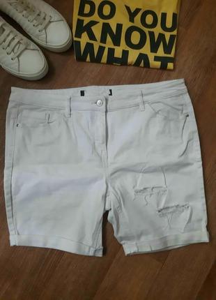 Шорты next