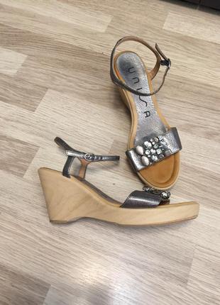 Босоножки кожаные unisa 39 размер