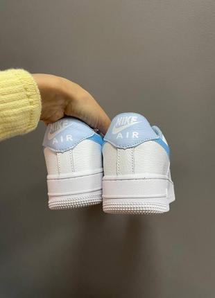 Жіночі шкіряні біло-голубі кросівки nike air force 1 🆕 найк аір форс4 фото